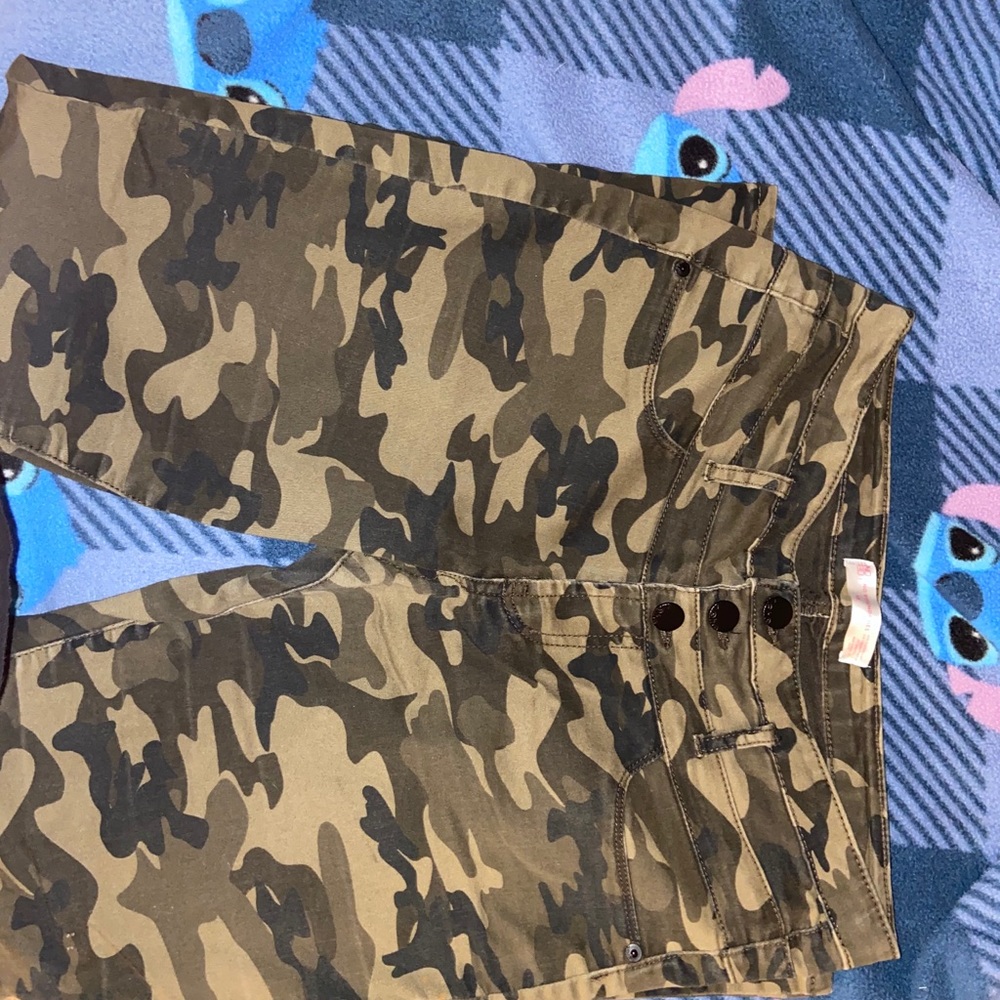 No boundaries pants